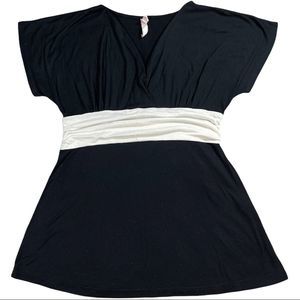 4/$32 Xhileration medium black & white short sleeve white waistband ties in back